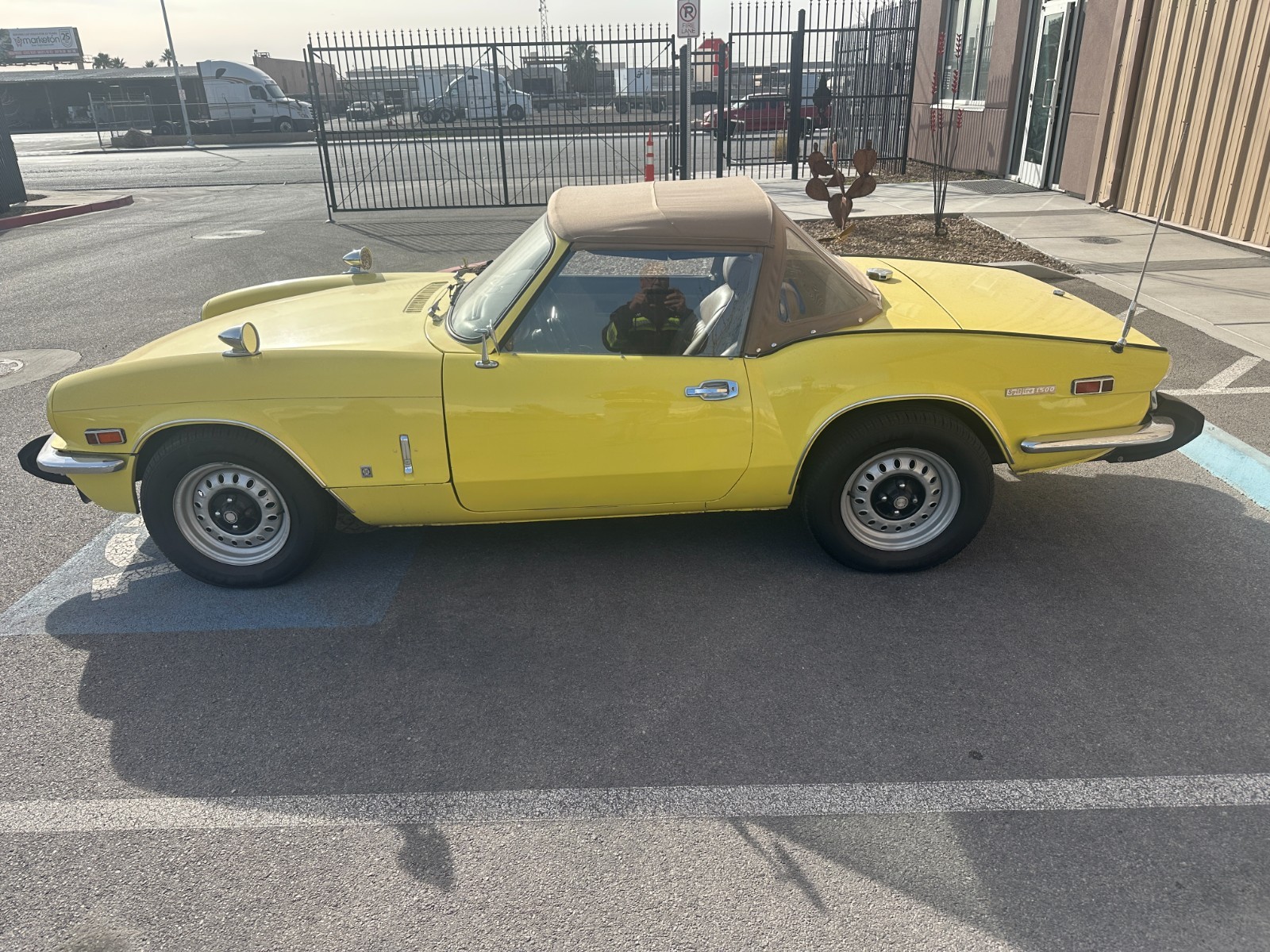 Triumph-Spitfire-1974-Convertible-3