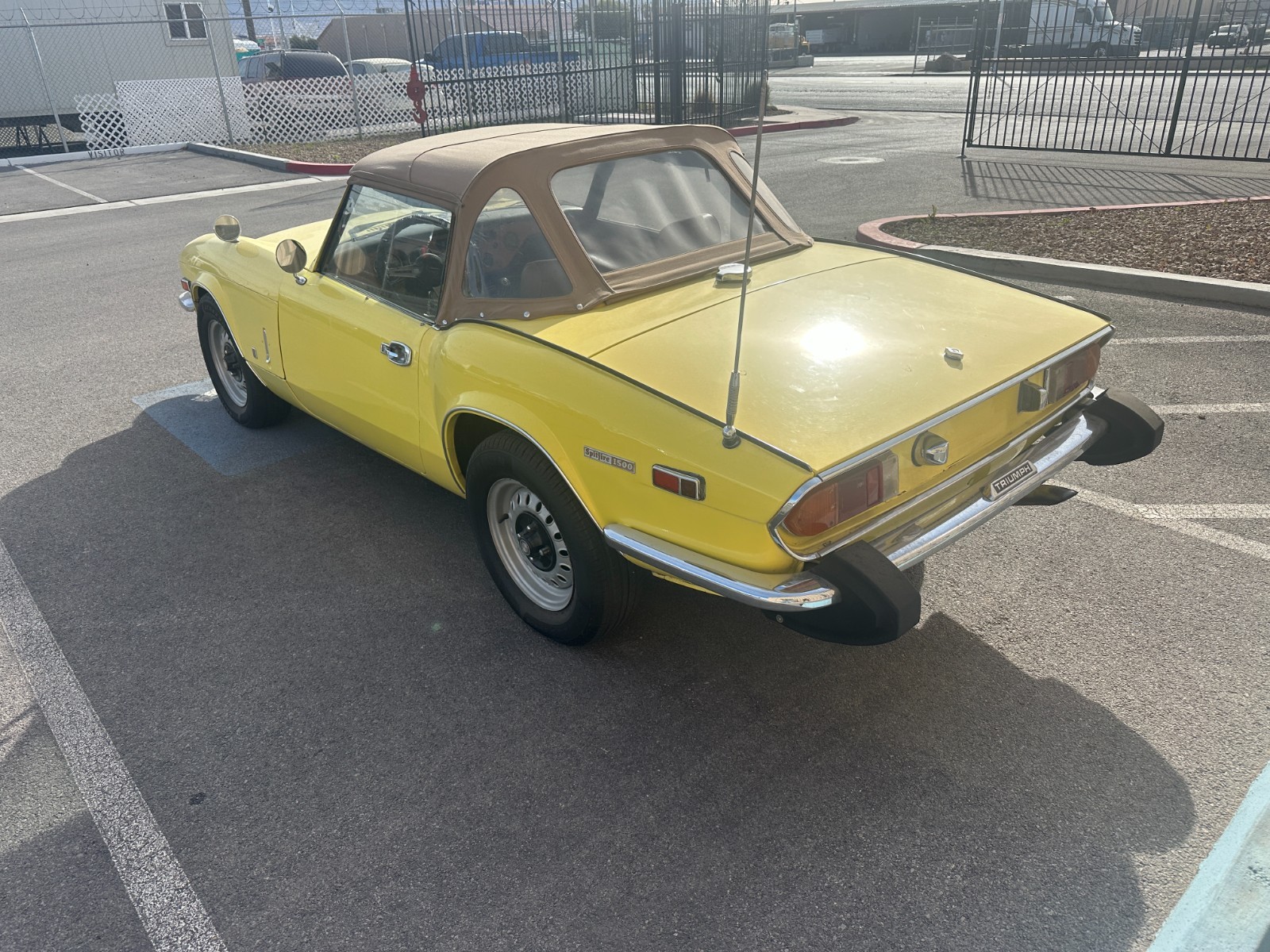 Triumph-Spitfire-1974-Convertible-4