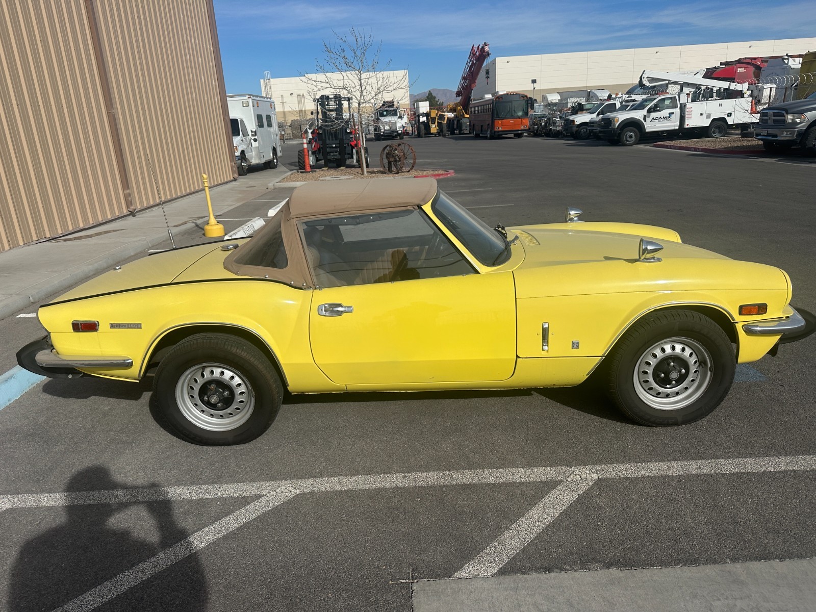 Triumph-Spitfire-1974-Convertible-8