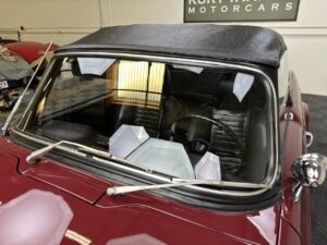 Triumph-TR-6-1971-CONVERTIBLE-13