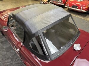 Triumph-TR-6-1971-CONVERTIBLE-16