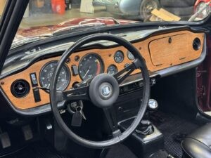 Triumph-TR-6-1971-CONVERTIBLE-17