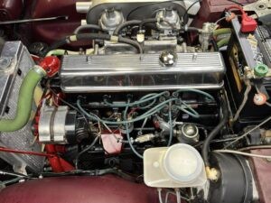 Triumph-TR-6-1971-CONVERTIBLE-30