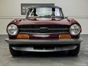Triumph-TR-6-1971-CONVERTIBLE-9