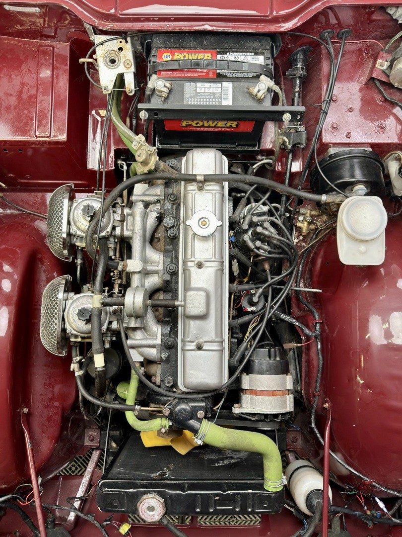 Triumph-TR-6-1972-CONVERTIBLE-10