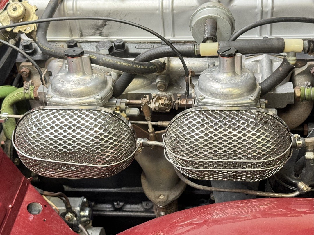 Triumph-TR-6-1972-CONVERTIBLE-13