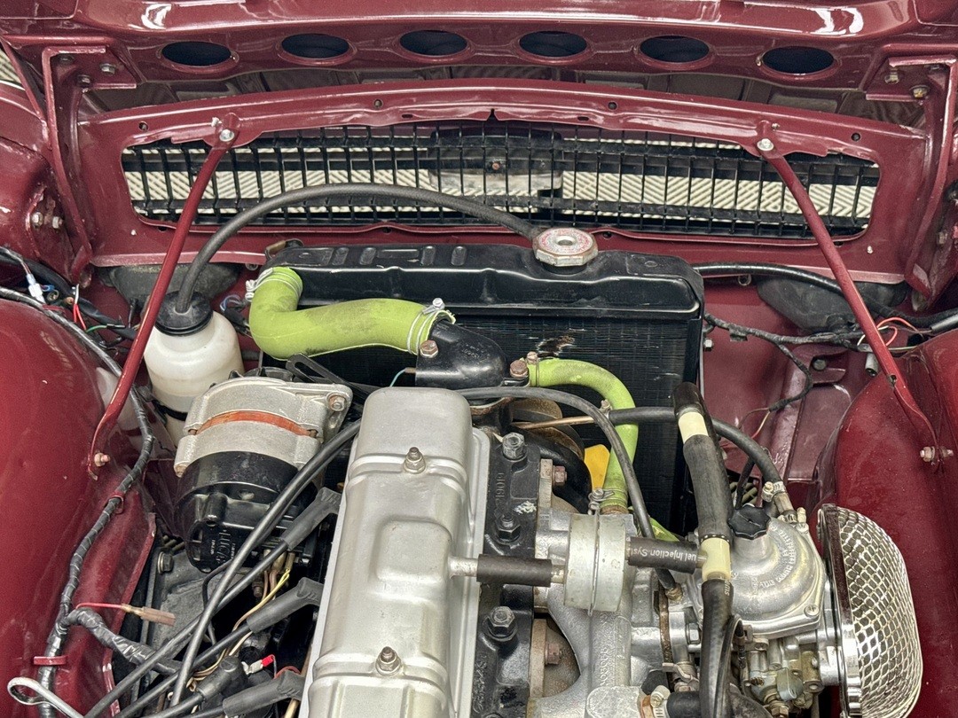 Triumph-TR-6-1972-CONVERTIBLE-15