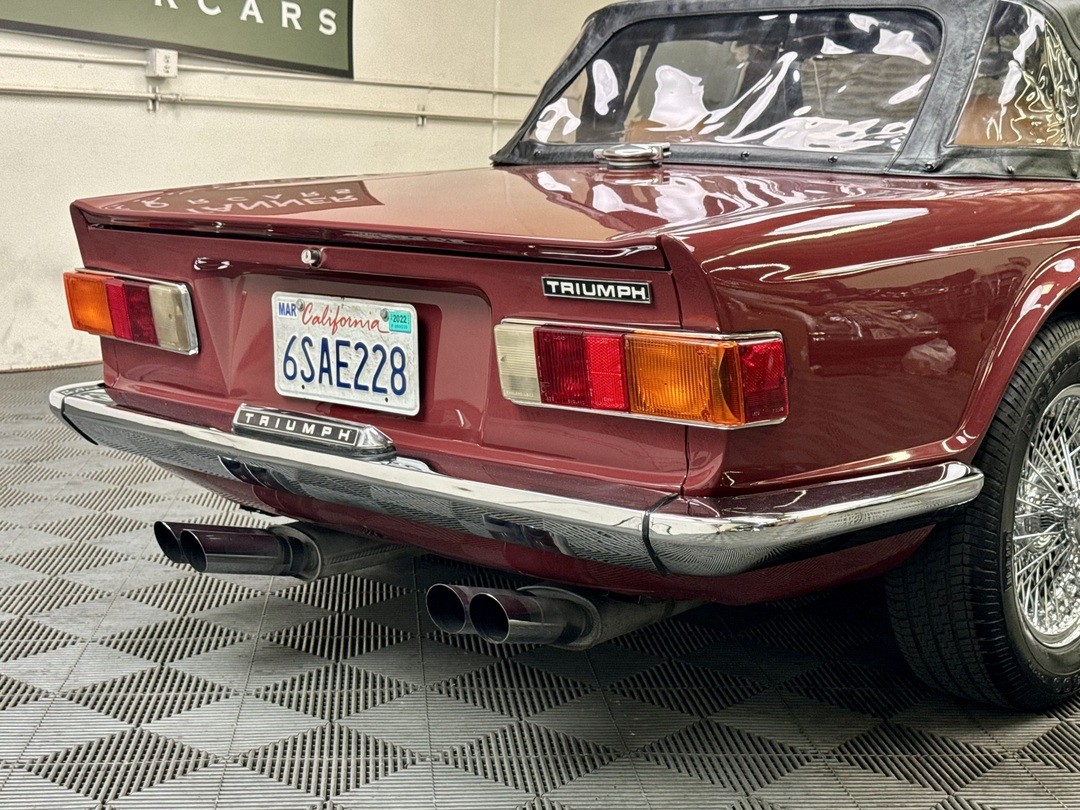Triumph-TR-6-1972-CONVERTIBLE-21