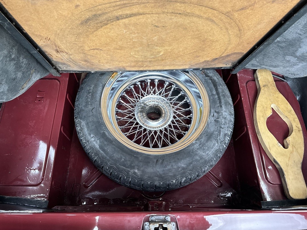 Triumph-TR-6-1972-CONVERTIBLE-28