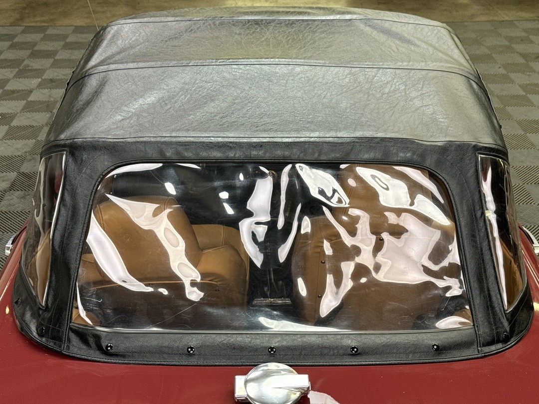 Triumph-TR-6-1972-CONVERTIBLE-31