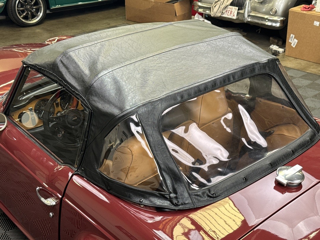 Triumph-TR-6-1972-CONVERTIBLE-32