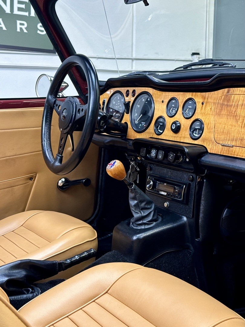 Triumph-TR-6-1972-CONVERTIBLE-38