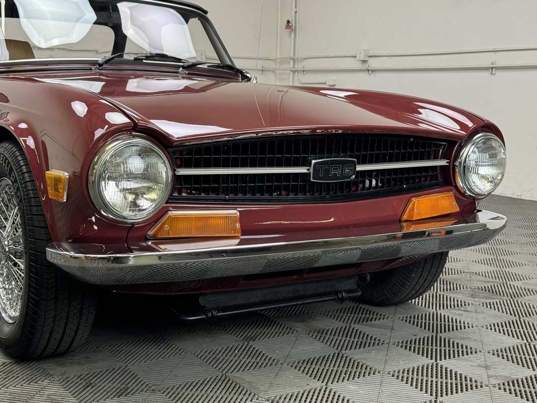 Triumph-TR-6-1972-CONVERTIBLE-4