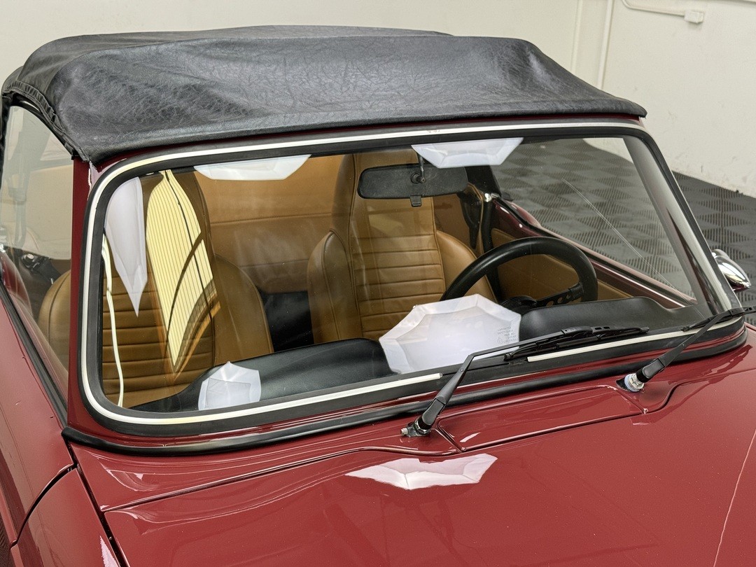 Triumph-TR-6-1972-CONVERTIBLE-6