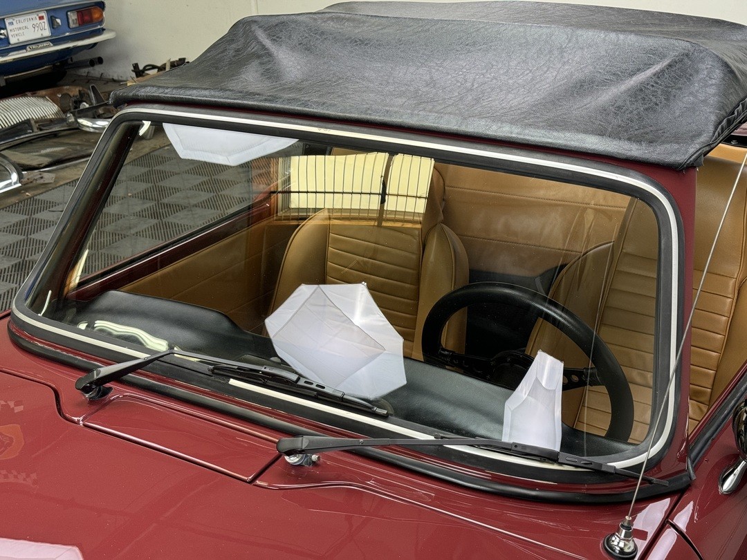 Triumph-TR-6-1972-CONVERTIBLE-7