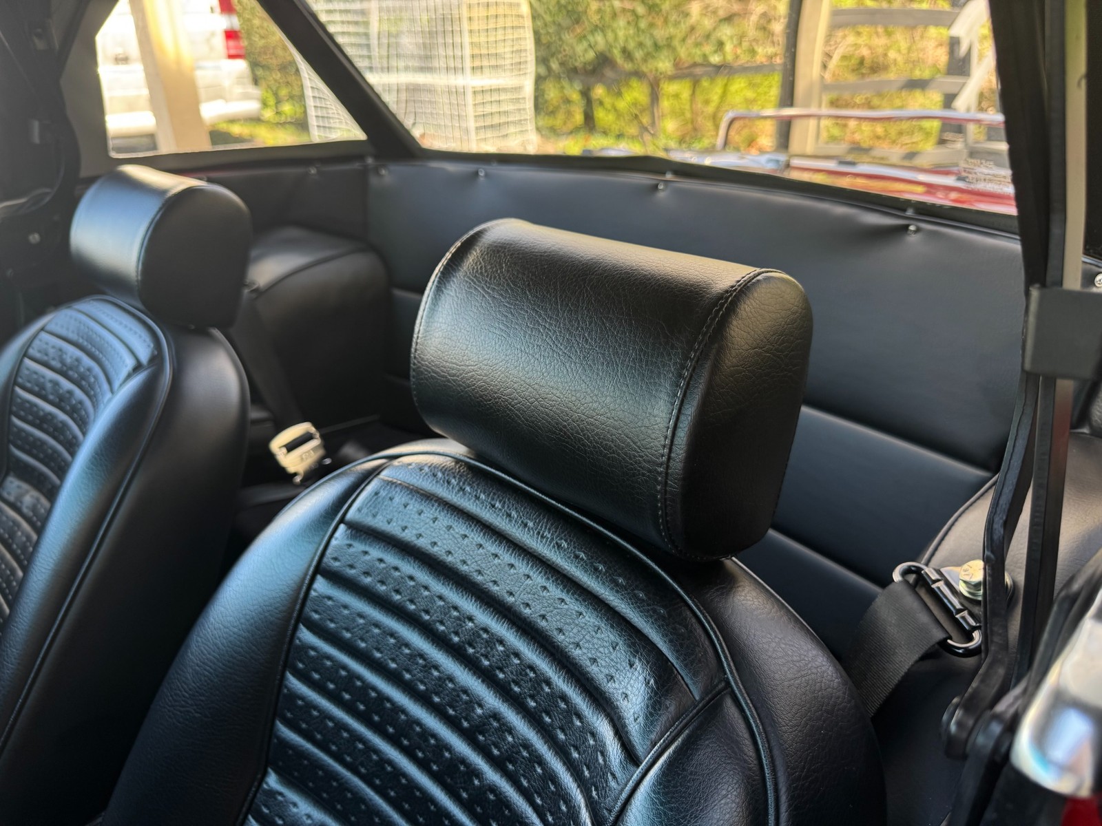 Triumph-TR-6-1974-Convertible-11