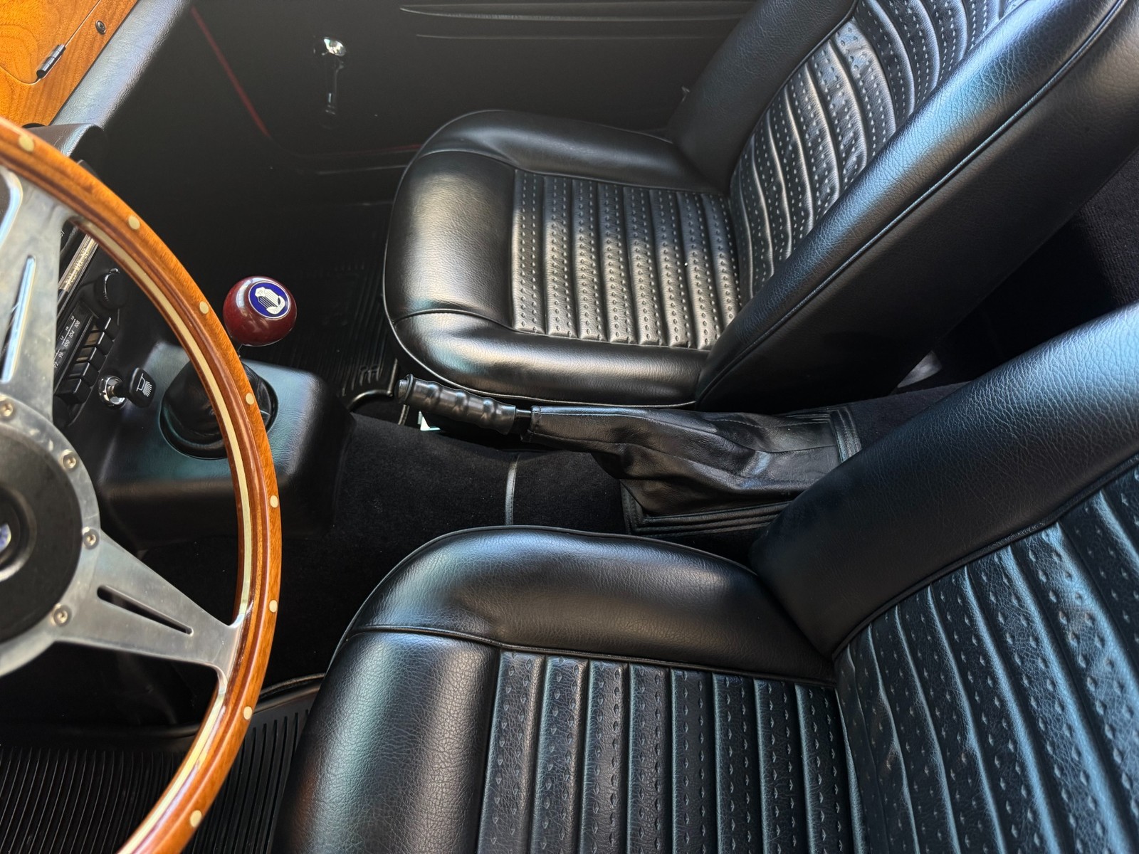 Triumph-TR-6-1974-Convertible-12