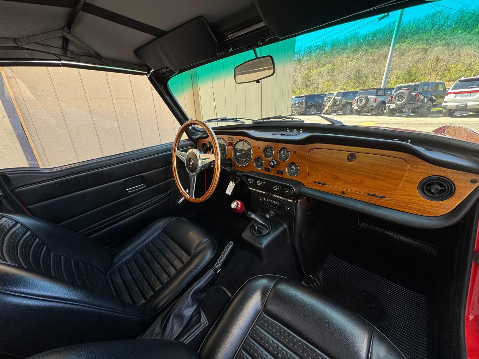 Triumph-TR-6-1974-Convertible-17