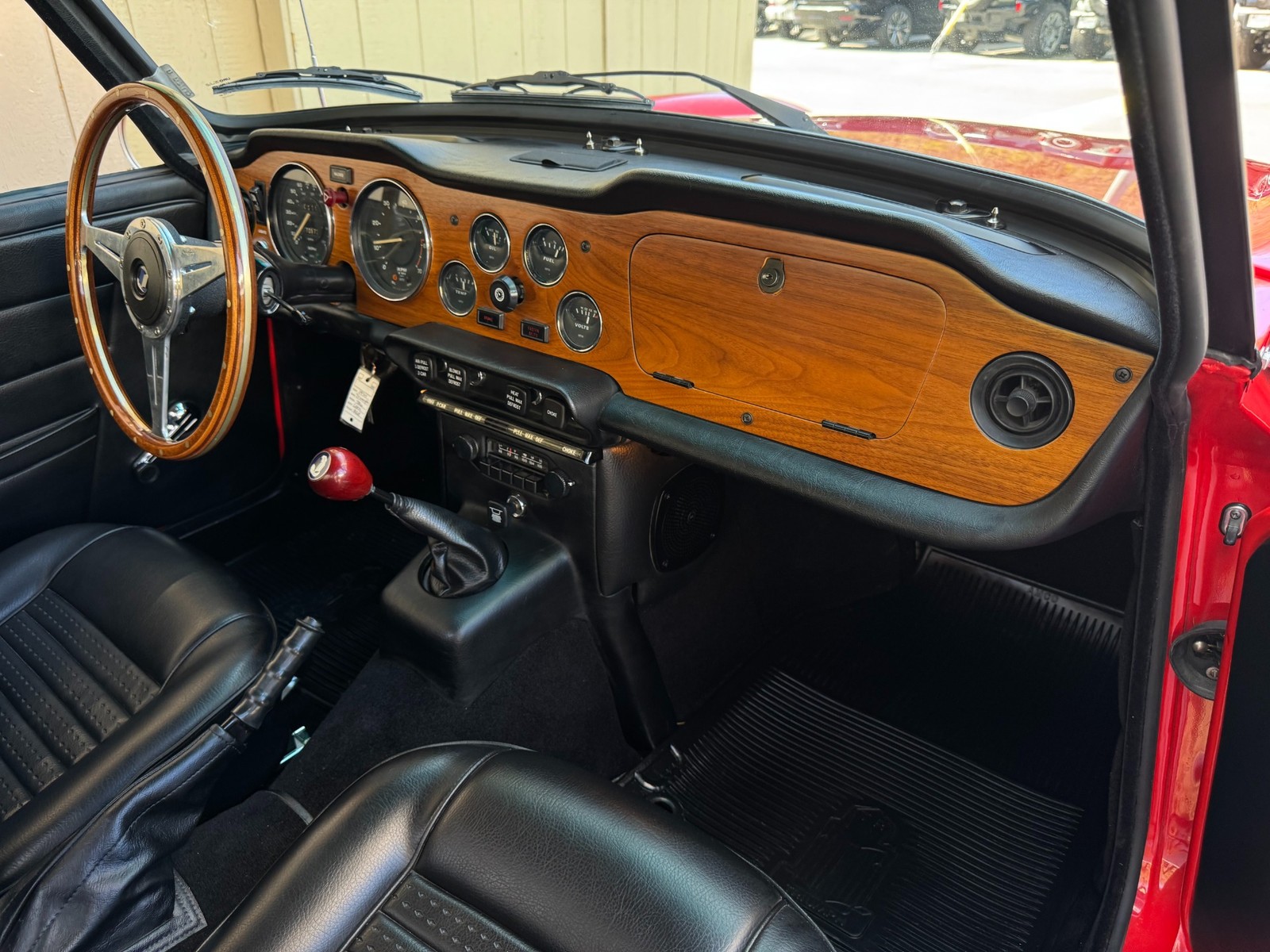 Triumph-TR-6-1974-Convertible-19