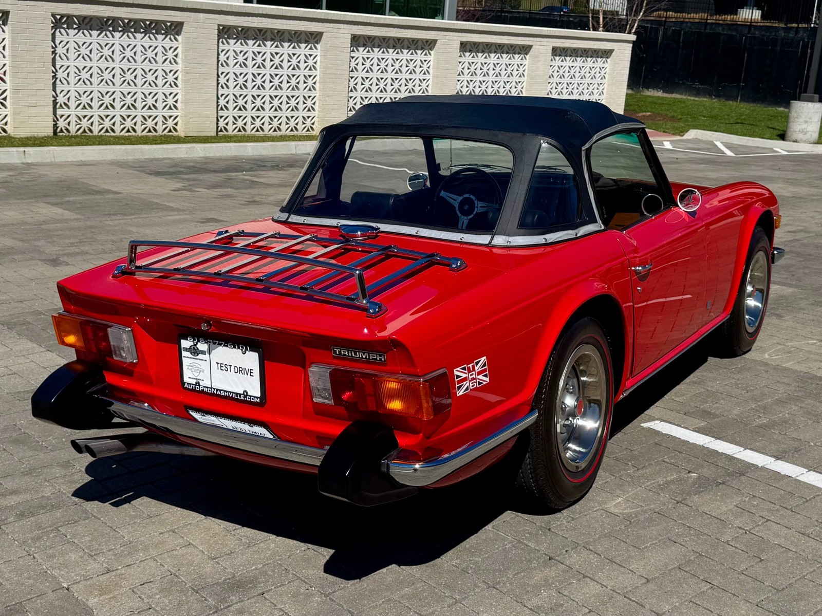 Triumph-TR-6-1974-Convertible-2