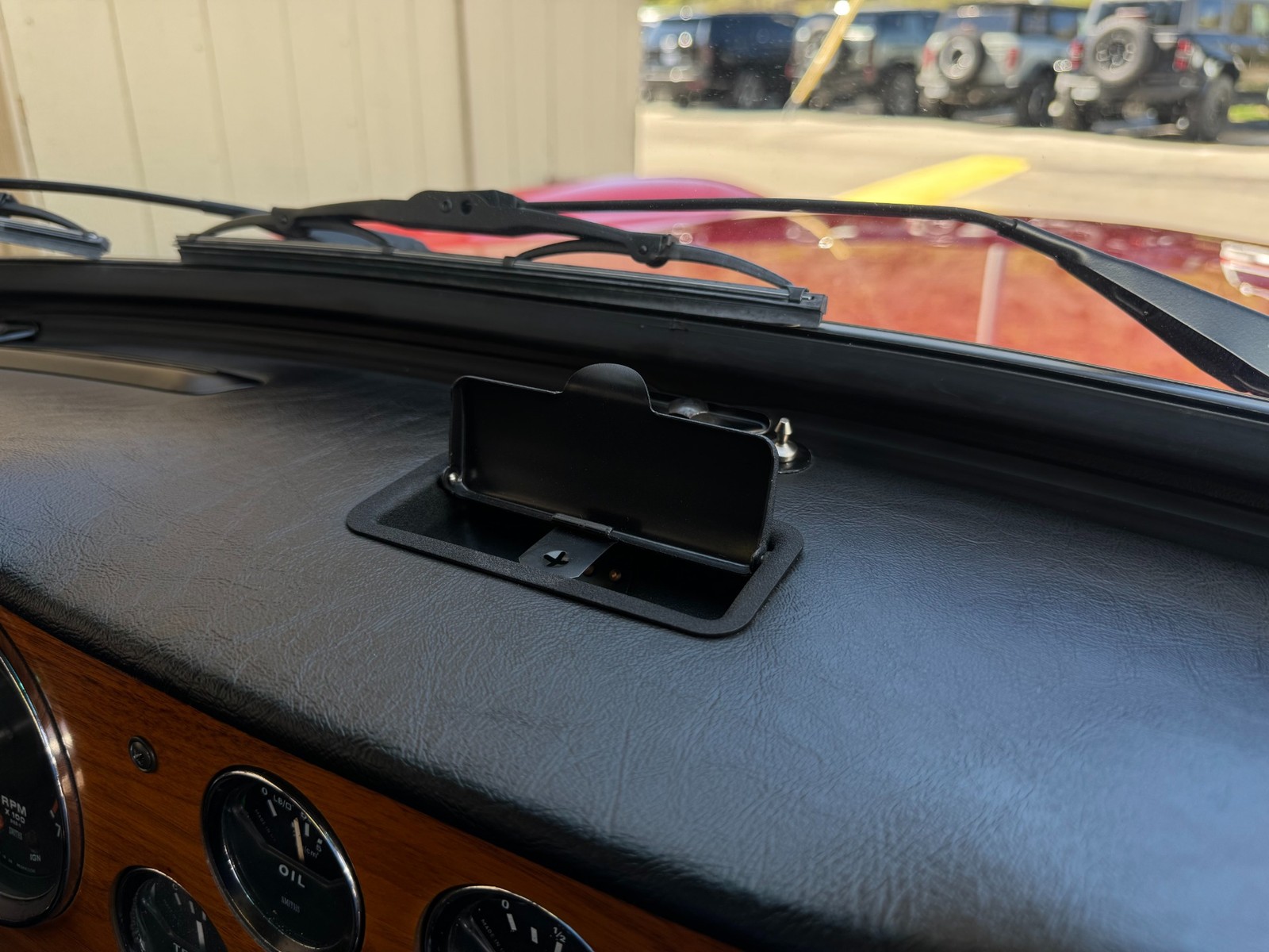 Triumph-TR-6-1974-Convertible-31