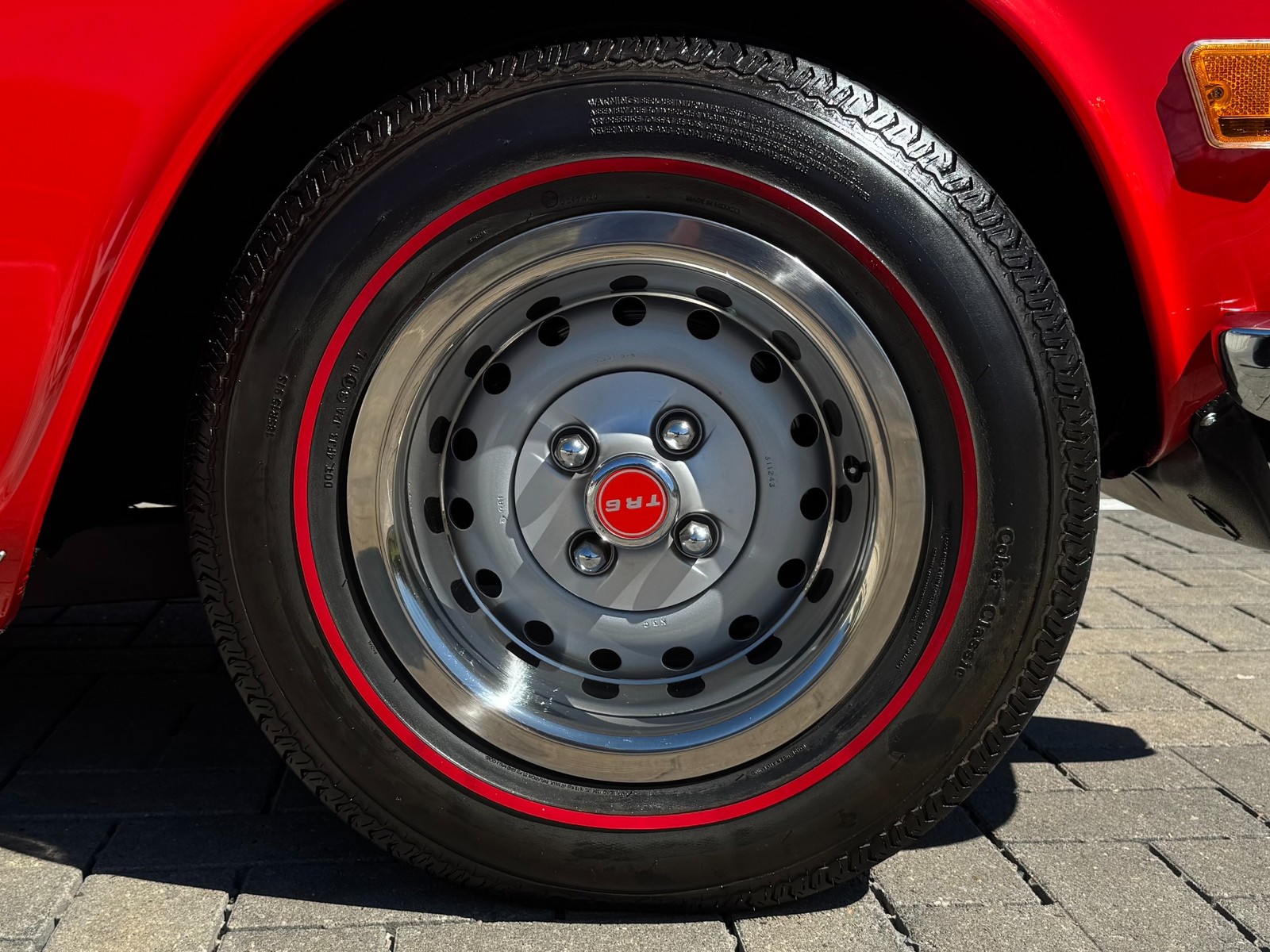 Triumph-TR-6-1974-Convertible-39