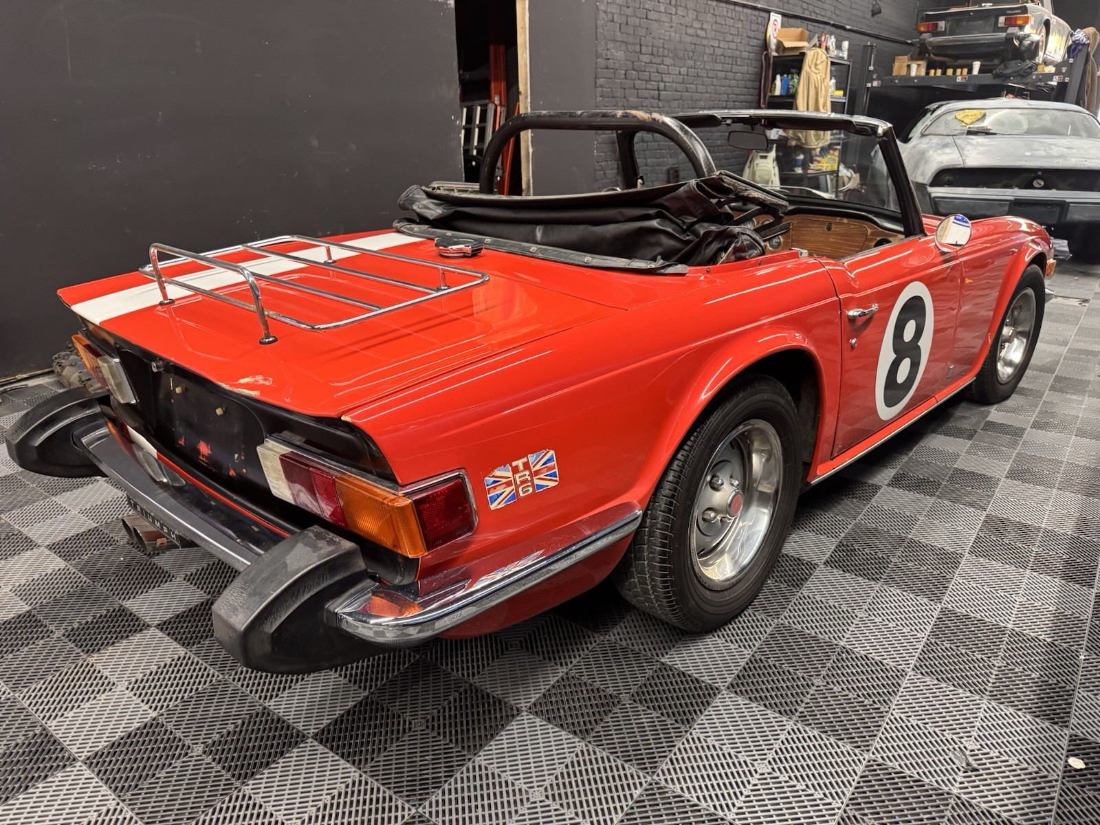 Triumph-TR-6-1976-Convertible-11