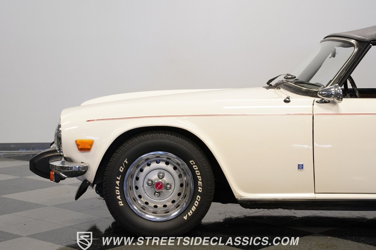 Triumph-TR-6-1976-Convertible-23