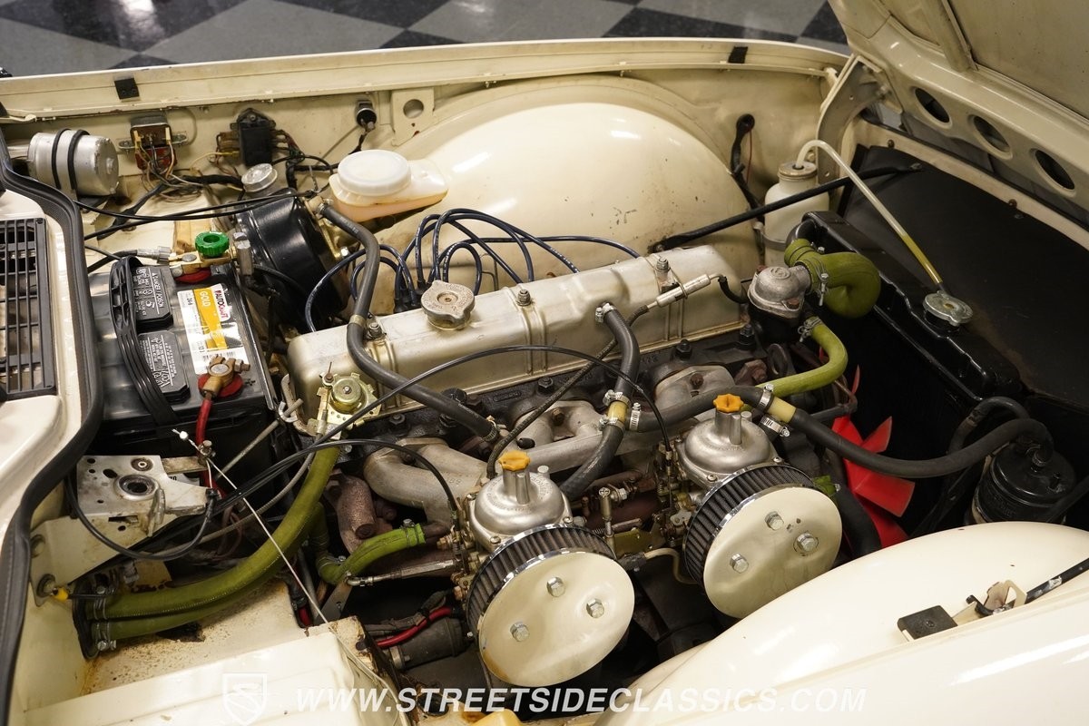 Triumph-TR-6-1976-Convertible-35