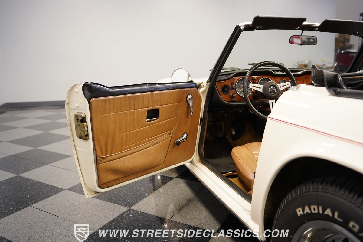 Triumph-TR-6-1976-Convertible-36