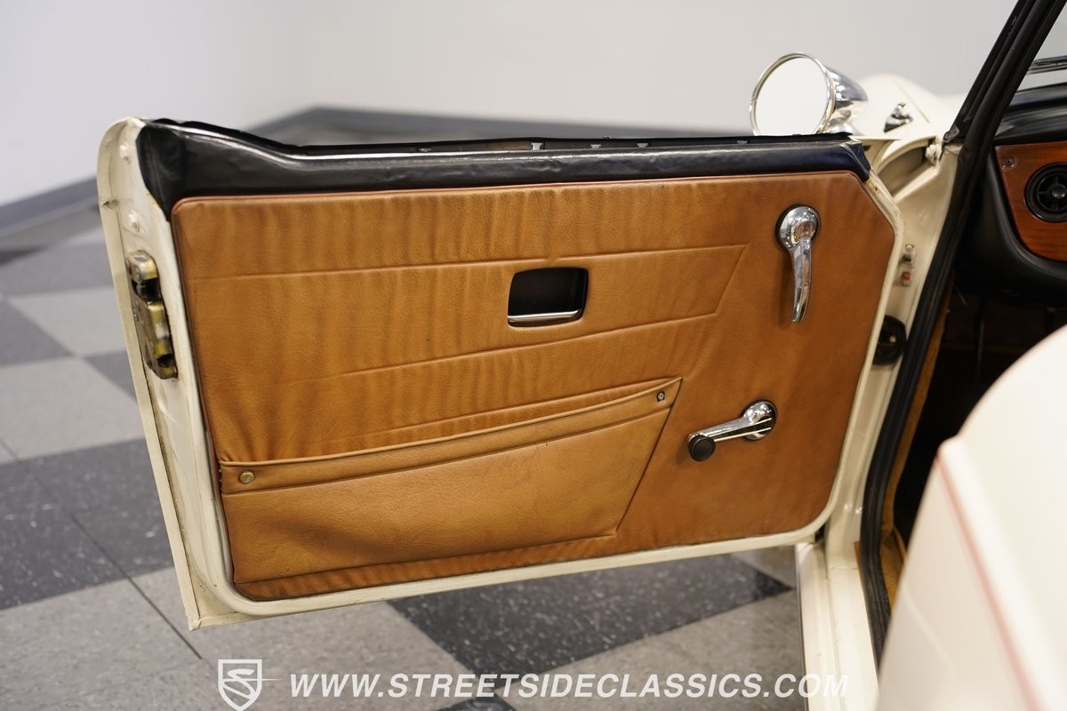 Triumph-TR-6-1976-Convertible-37