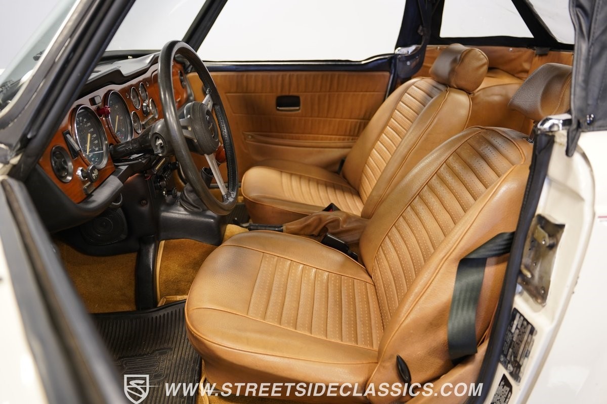 Triumph-TR-6-1976-Convertible-38