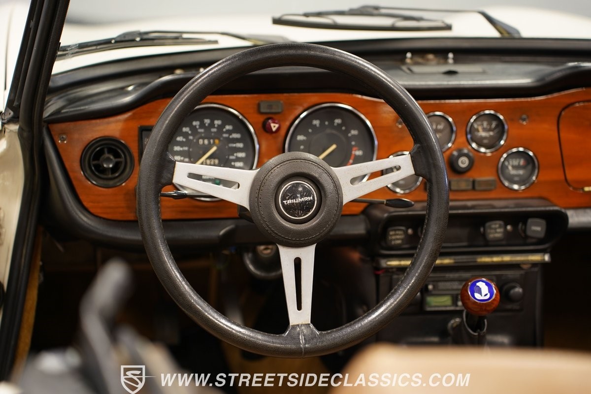 Triumph-TR-6-1976-Convertible-39