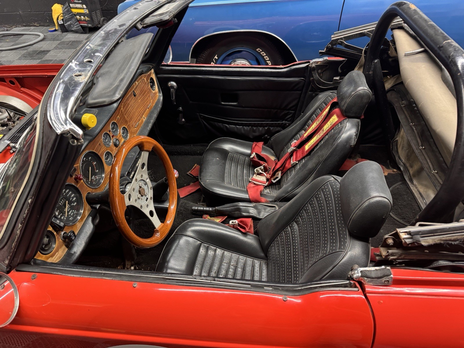 Triumph-TR-6-1976-Convertible-7