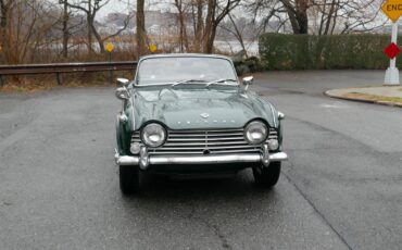 Triumph-TR4A-IRS-1967-Convertible-1