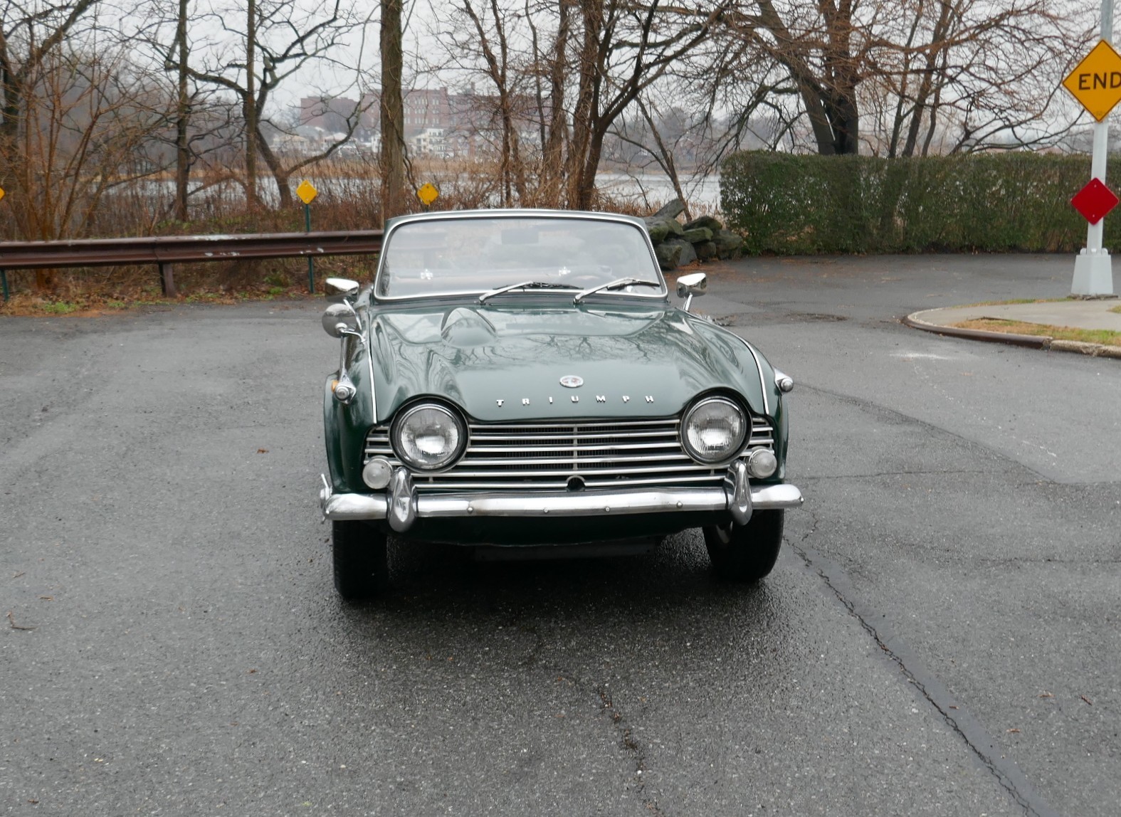 Triumph-TR4A-IRS-1967-Convertible-1
