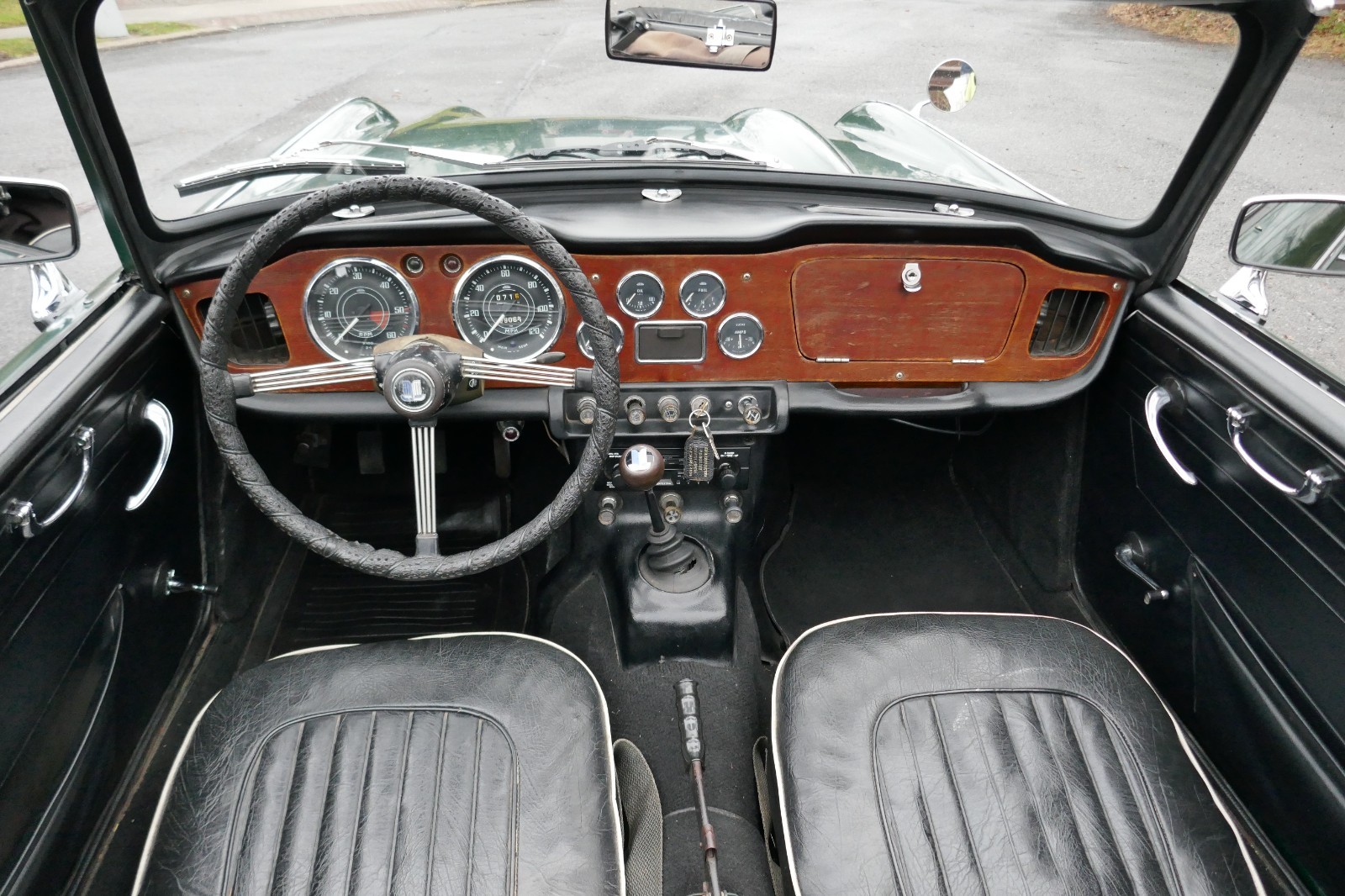 Triumph-TR4A-IRS-1967-Convertible-13