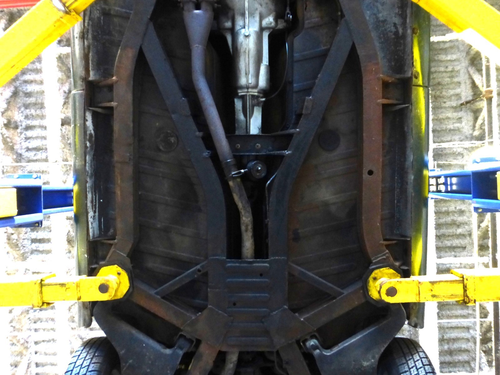 Triumph-TR4A-IRS-1967-Convertible-24