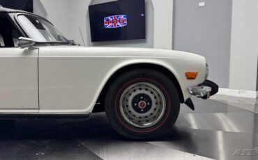 Triumph-TR6-1976-10