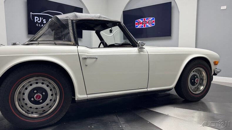 Triumph-TR6-1976-20