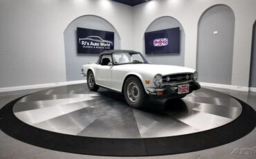 Triumph-TR6-1976-8