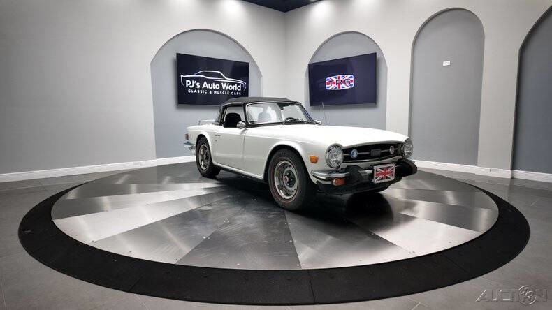 Triumph-TR6-1976-8