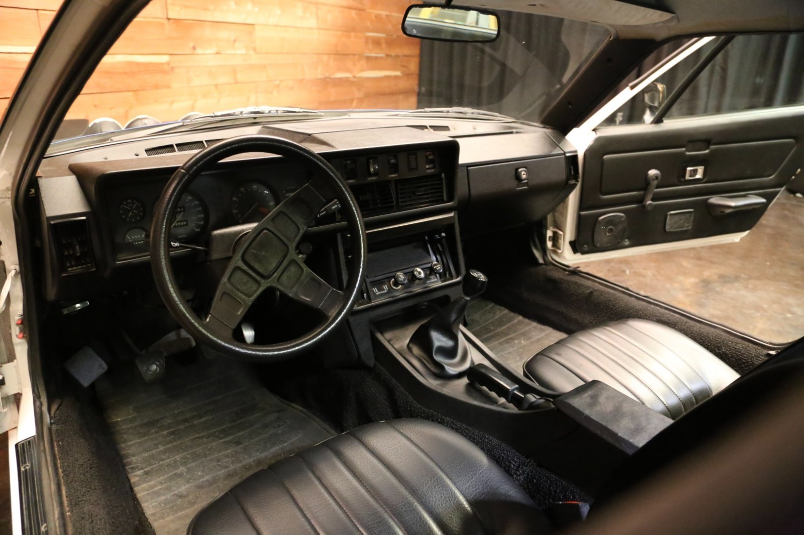 Triumph-TR7-1977-Coupe-14