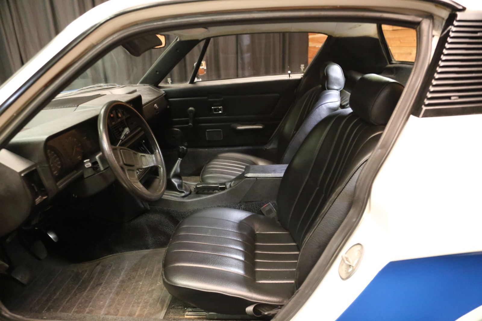 Triumph-TR7-1977-Coupe-16