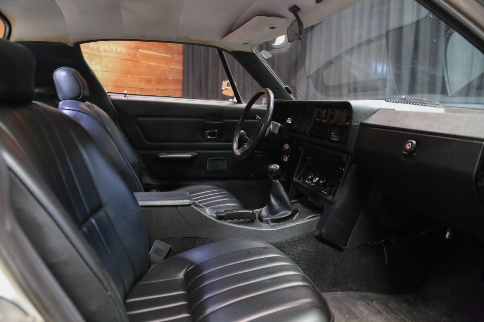 Triumph-TR7-1977-Coupe-18