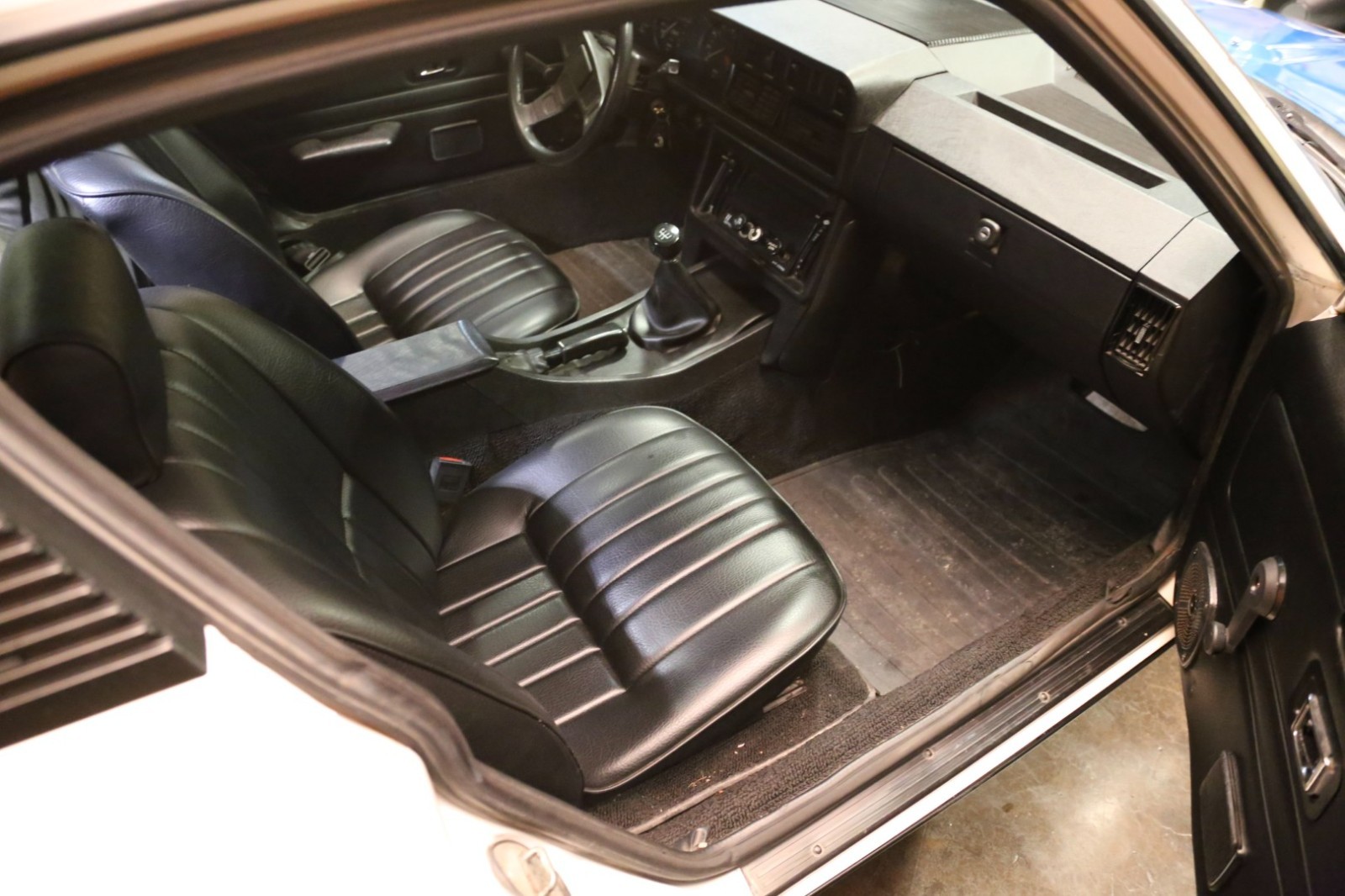 Triumph-TR7-1977-Coupe-19