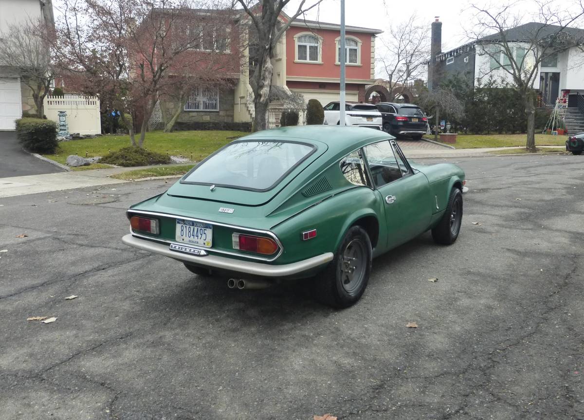 Triumph-gt6-1972-green-10