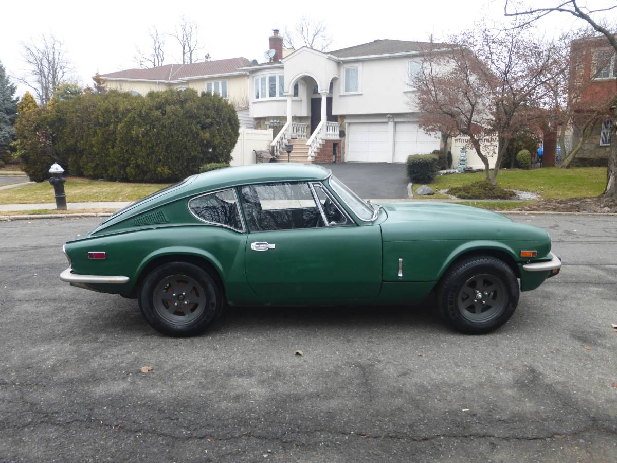 Triumph-gt6-1972-green-11