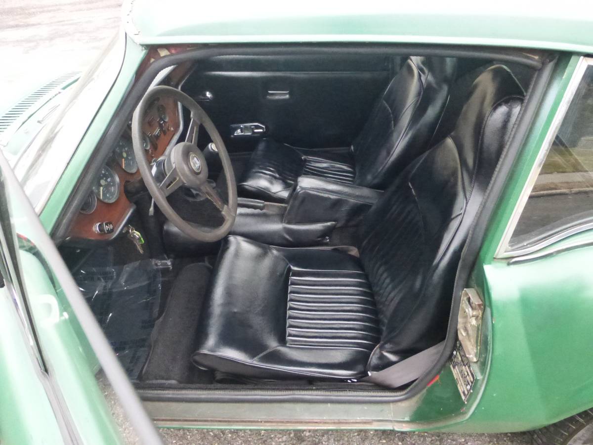 Triumph-gt6-1972-green-14
