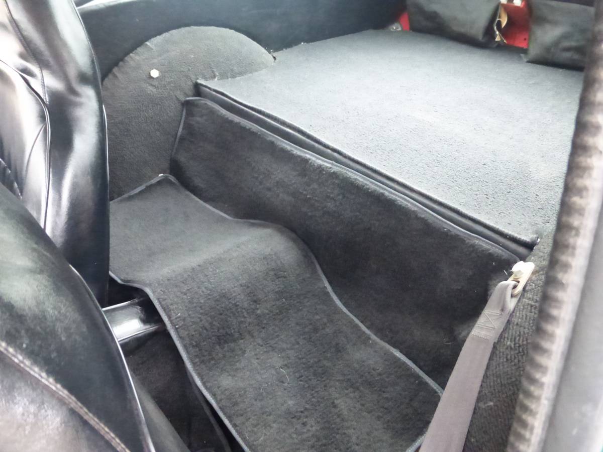 Triumph-gt6-1972-green-15